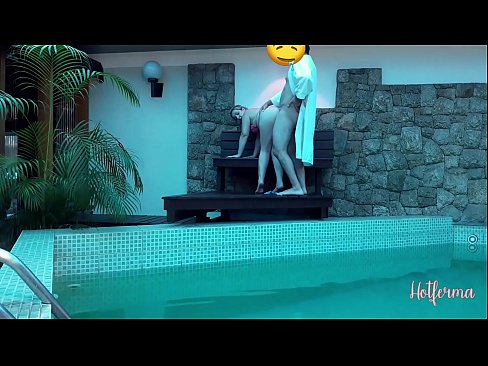 ❤️ Inaanyayahan ni Boss ang kasambahay sa pool, ngunit hindi napigilan ang init ❌ Sex video sa amin ﹏